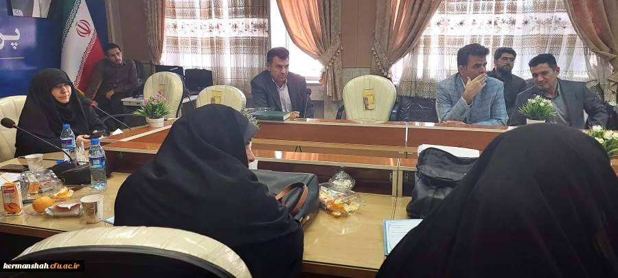 نشست هم اندیشی اساتید با موضوع «زن و خانواده، الگوی سوم زن مسلمان» 6