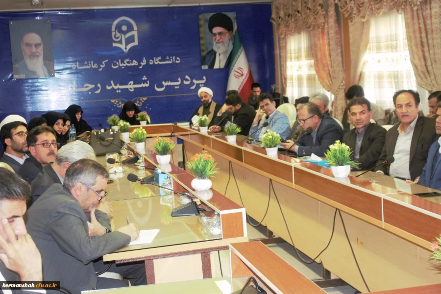 نشست هم اندیشی اساتید با موضوع «زن و خانواده، الگوی سوم زن مسلمان» 5