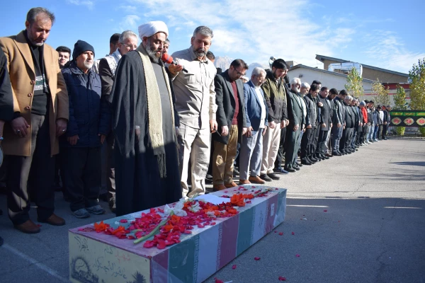 تشییع و تدفین پیکر یک شهید گمنام در دانشگاه فرهنگیان کرمانشاه 65