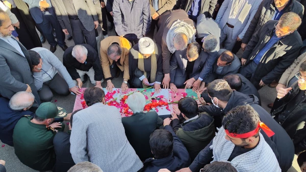 تشییع و تدفین پیکر یک شهید گمنام در دانشگاه فرهنگیان کرمانشاه 71