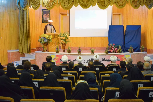 آیین رونمایی از مجموعه ۴۰ جلدی "ره نامه" همزمان با دانشگاه های سراسر کشور 6