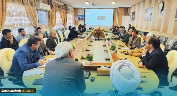 نشست هم اندیشی اساتید با موضوع روزنه های نفوذ فرهنگی در نظام تعلیم وتربیت 2