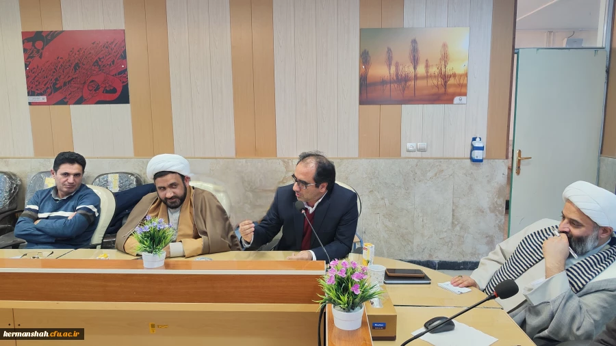 نشست هم اندیشی اساتید با موضوع روزنه های نفوذ فرهنگی در نظام تعلیم وتربیت 4