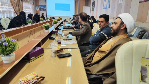 نشست هم اندیشی اساتید با موضوع روزنه های نفوذ فرهنگی در نظام تعلیم وتربیت 7