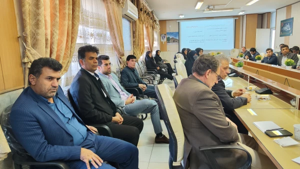 نشست هم اندیشی اساتید با موضوع روزنه های نفوذ فرهنگی در نظام تعلیم وتربیت 8