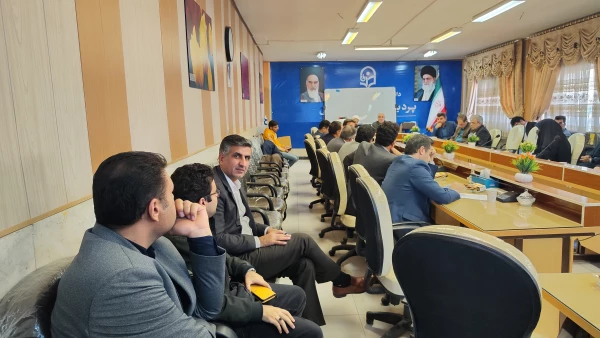 نشست هم اندیشی اساتید با موضوع روزنه های نفوذ فرهنگی در نظام تعلیم وتربیت 10