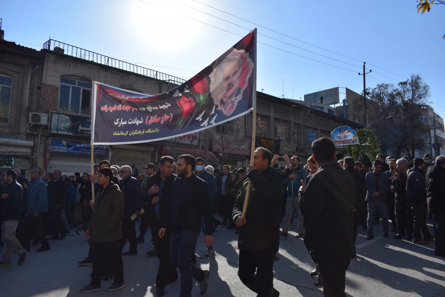 مراسم تشییع پیکر مطهر شهید مدافع حرم سردار حجت الله امیدوار(حاج صادق) با حضور مسئولان دانشگاه فرهنگیان کرمانشاه برگزار شد 2