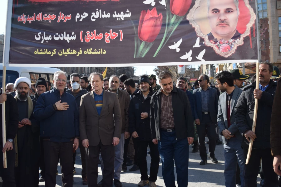 مراسم تشییع پیکر مطهر شهید مدافع حرم سردار حجت الله امیدوار(حاج صادق) با حضور مسئولان دانشگاه فرهنگیان کرمانشاه برگزار شد 2