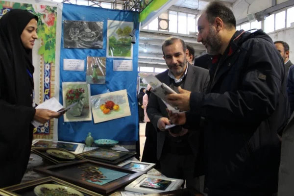 بازدید استاندار از غرفه دانشگاه فرهنگیان کرمانشاه در نمایشگاه«رویداد خانواده و فرهنگ عامه» 7