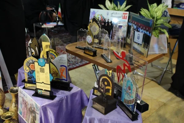 بازدید استاندار از غرفه دانشگاه فرهنگیان کرمانشاه در نمایشگاه«رویداد خانواده و فرهنگ عامه» 12