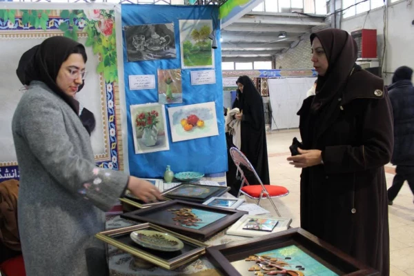 بازدید استاندار از غرفه دانشگاه فرهنگیان کرمانشاه در نمایشگاه«رویداد خانواده و فرهنگ عامه» 16