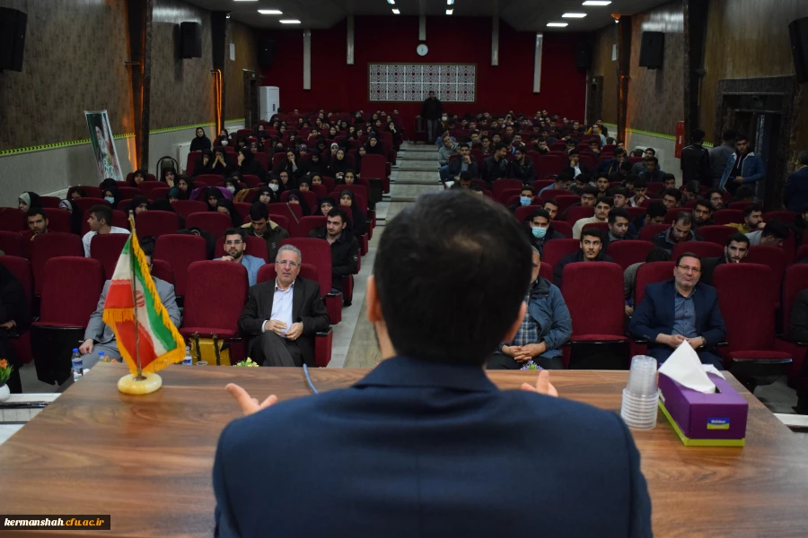 برگزاری نشست بصیرتی پرسش و پاسخ با موضوع «انتخابات مجلس و چالش های پیش رو» 11