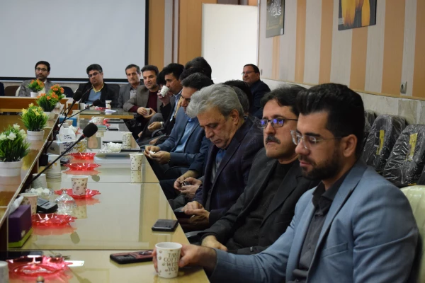 نشست هم اندیشی اساتید و نخبگان دانشگاه فرهنگیان کرمانشاه 8