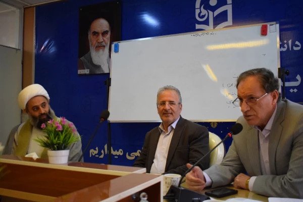 نشست هم اندیشی اساتید و نخبگان دانشگاه فرهنگیان کرمانشاه 9