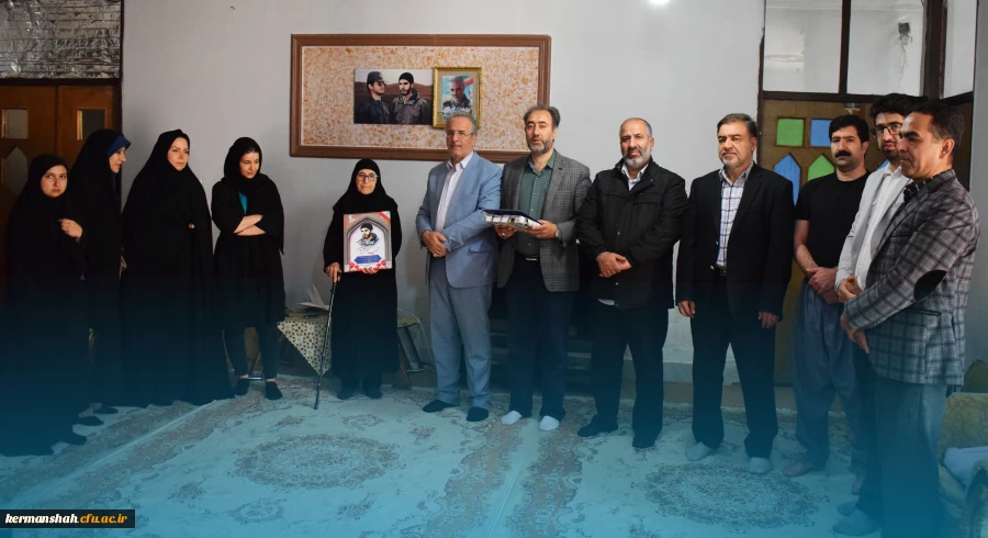 دیدار هیات رئیسه دانشگاه فرهنگیان کرمانشاه با خانواده شهید محسن مظفریان 2
