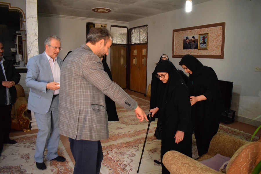 دیدار هیات رئیسه دانشگاه فرهنگیان کرمانشاه با خانواده شهید محسن مظفریان 3