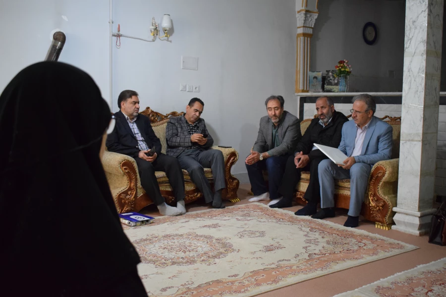 دیدار هیات رئیسه دانشگاه فرهنگیان کرمانشاه با خانواده شهید محسن مظفریان 11