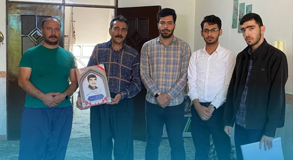 دیدار دانشجویان کنگره شهدای دانشجو معلم دانشگاه فرهنگیان کرمانشاه با خانواده شهید دانشجو معلم عبدالمجید مظفری 2