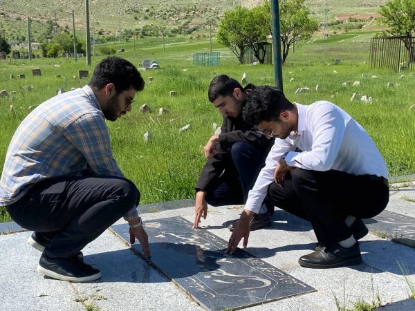 دیدار دانشجویان کنگره شهدای دانشجو معلم دانشگاه فرهنگیان کرمانشاه با خانواده شهید دانشجو معلم عبدالمجید مظفری 5