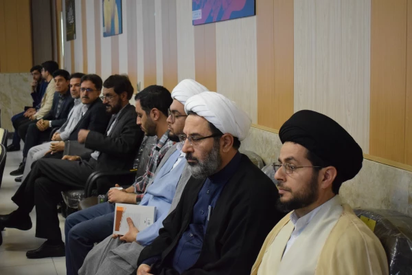 نشست هم اندیشی اساتید دانشگاه با موضوع آموزش حکمت محور، چالش ها و راهکارهای 7