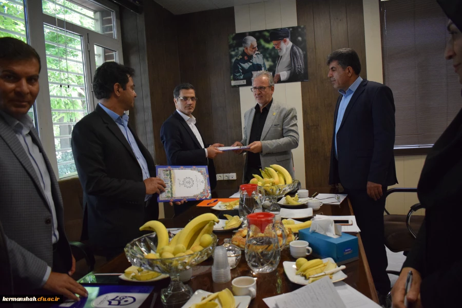 بازدید هیات نظارت، ارزیابی و تضمین کیفیت استان از دانشگاه فرهنگیان کرمانشاه و تقدیر از اعضای هیات رئیسه دانشگاه 8