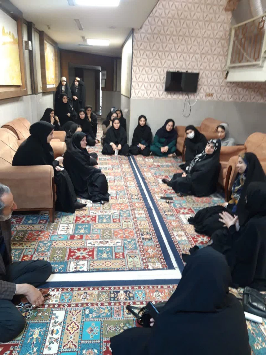 دیدار صمیمانه سرپرست پردیس شهید صدوقی با دانشجومعلمان سراها 5
