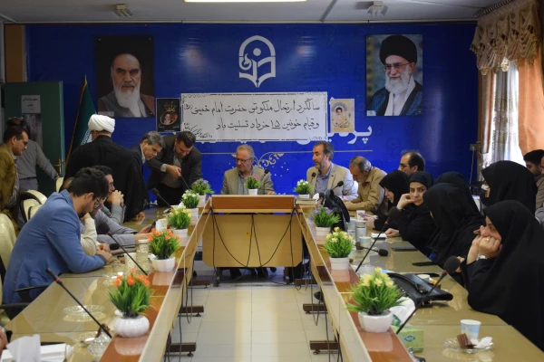 نشست هم اندیشی اساتید با موضوع بازخوانی اندیشه های امام خمینی(ره) 5