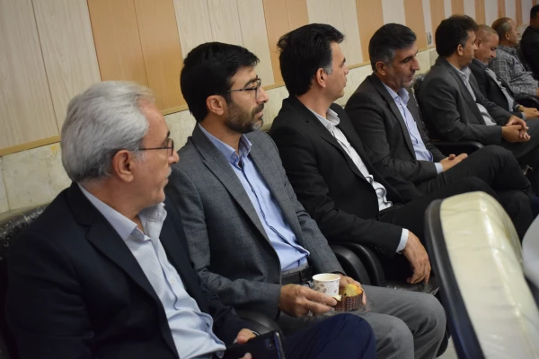 نشست هم اندیشی اساتید با موضوع بازخوانی اندیشه های امام خمینی(ره) 6