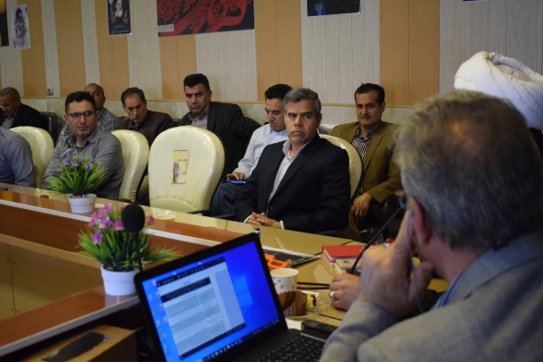 نشست هم اندیشی اساتید با موضوع بازخوانی اندیشه های امام خمینی(ره) 8