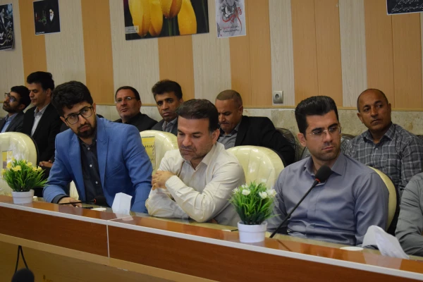 نشست هم اندیشی اساتید با موضوع بازخوانی اندیشه های امام خمینی(ره) 10