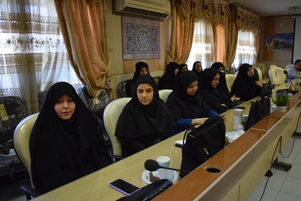 نشست هم اندیشی اساتید با موضوع بازخوانی اندیشه های امام خمینی(ره) 3