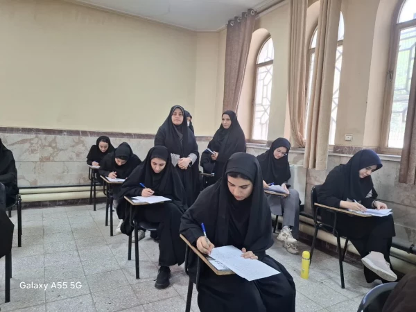 بازدید سرپرست پردیس شهید صدوقی  از روند برگزاری امتحانات پایان ترم  2