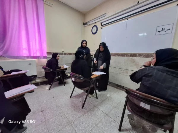 بازدید سرپرست پردیس شهید صدوقی  از روند برگزاری امتحانات پایان ترم  3