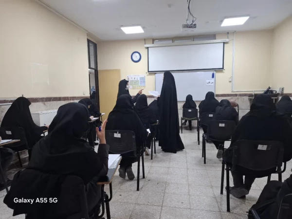 بازدید سرپرست پردیس شهید صدوقی  از روند برگزاری امتحانات پایان ترم  6