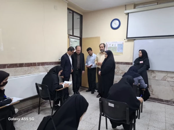 بازدید «دکتر محسن گلمحمدیان دبیر هیئت نظارت، ارزیابی و تضمین کیفیت استان کرمانشاه» از روند برگزاری امتحانات پایان ترم پردیس شهید صدوقی 3