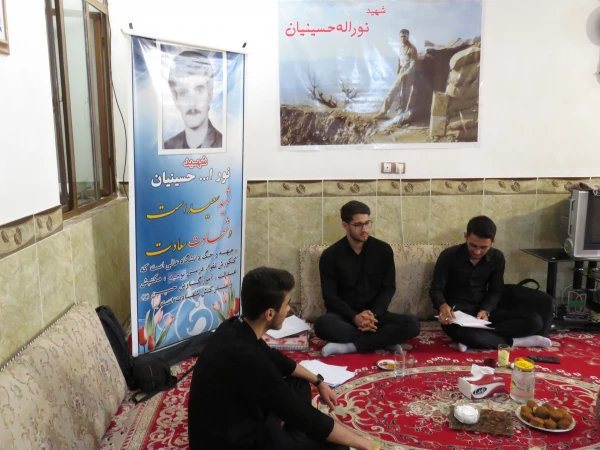 دیدار دانشجویان کنگره شهدای دانشجو معلم دانشگاه فرهنگیان کرمانشاه با خانواده شهید دانشجو معلم نور اله حسینیان 4