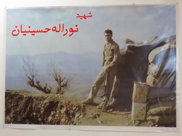 دیدار دانشجویان کنگره شهدای دانشجو معلم دانشگاه فرهنگیان کرمانشاه با خانواده شهید دانشجو معلم نور اله حسینیان 5