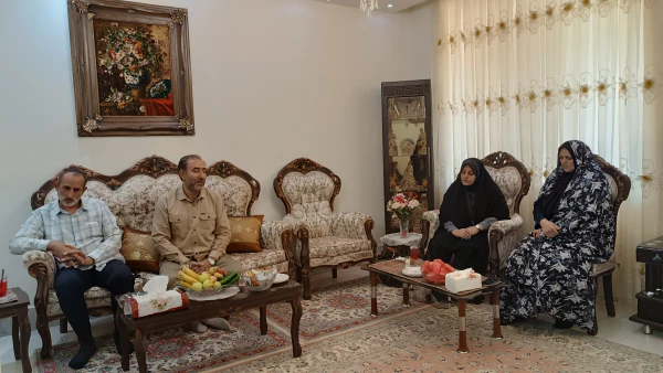 دیدار مسئولان و دانشجویان دانشگاه با خانواده شهید دانشجومعلم سعید صالحی جوزانی 7