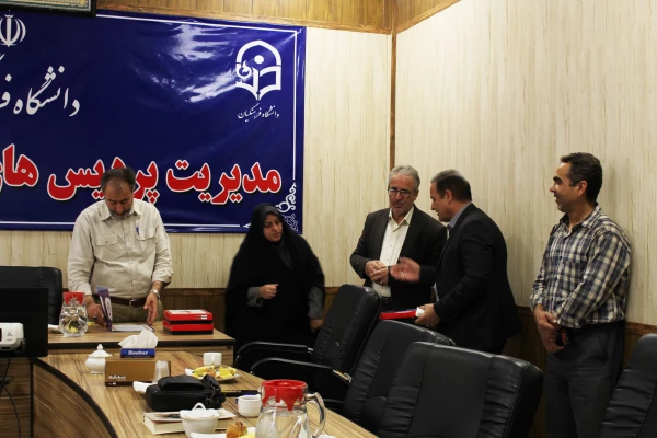 مراسم تجلیل از خانواده شهید همت فتاحی و تجلیل از اساتید و کارمندان شاهد و ایثارگر  14