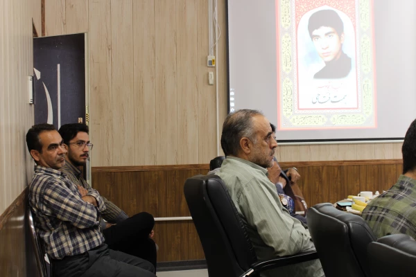 مراسم تجلیل از خانواده شهید همت فتاحی و تجلیل از اساتید و کارمندان شاهد و ایثارگر  11