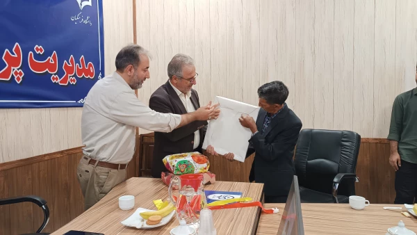 مراسم تجلیل از خانواده شهید همت فتاحی و تجلیل از اساتید و کارمندان شاهد و ایثارگر  12