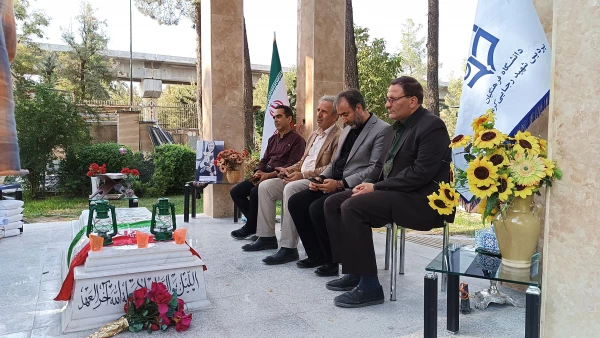 برگزاری مراسم زیارت عاشورا و تجلیل از دانشجو معلمان کنگره شهدا 12