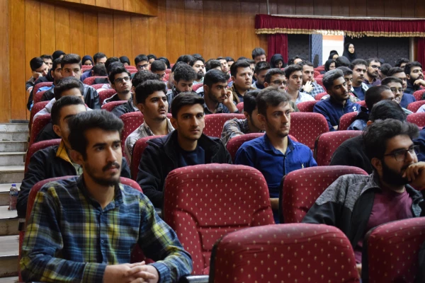 برگزاری نشست تخصصی «در دنیا چه می گذرد؟» 7