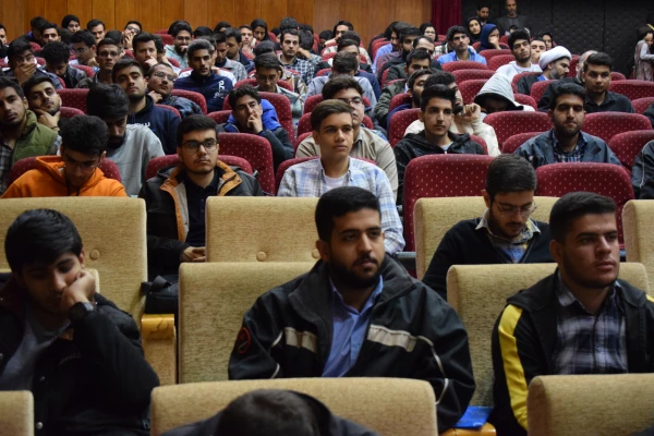 برگزاری نشست تخصصی «در دنیا چه می گذرد؟» 13