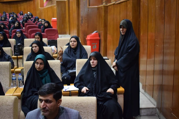 برگزاری نشست تخصصی «در دنیا چه می گذرد؟» 18