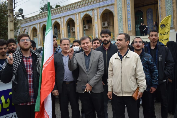 DSC_0890حضور پرشور اساتید، کارکنان و دانشجویان دانشگاه فرهنگیان کرمانشاه در راهپیمایی 13 آبان 3