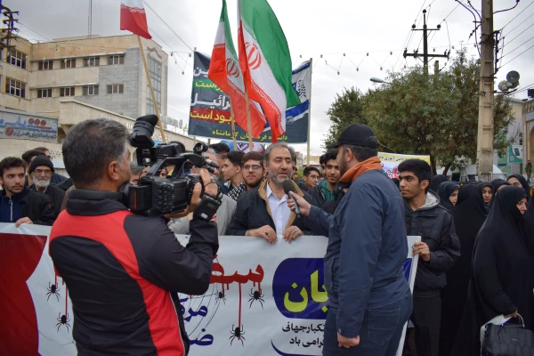 DSC_0770حضور پرشور اساتید، کارکنان و دانشجویان دانشگاه فرهنگیان کرمانشاه در راهپیمایی 13 آبان 4