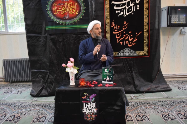 برگزاری مراسم روضه حضرت زهرا(س) در پردیس شهید صدوقی  12