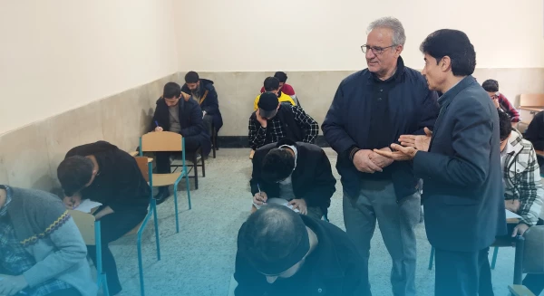 بازدید ریاست دانشگاه از روند برگزاری امتحانات پایان ترم  دانشجو معلمان
 2