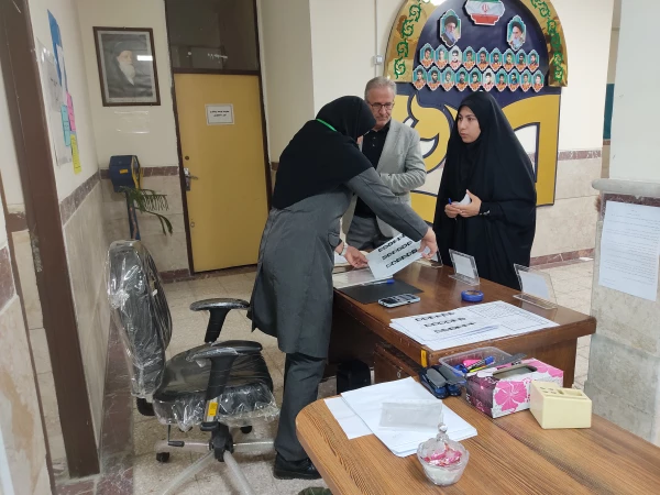 بازدید ریاست دانشگاه از روند برگزاری امتحانات پایان ترم  دانشجو معلمان
 2